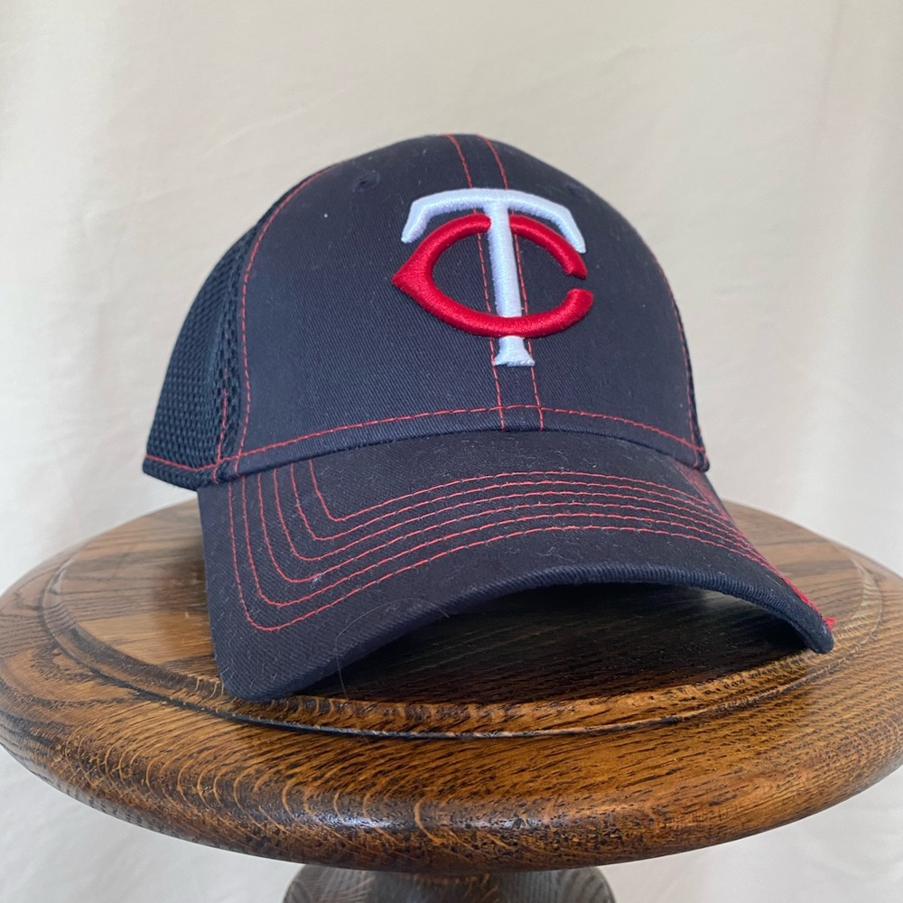 Adult S/M fitted twins hat